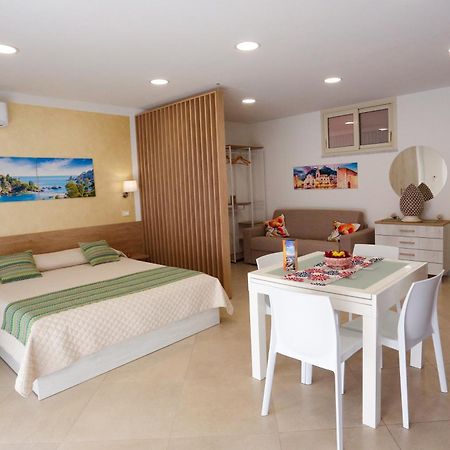 Theos Holidays Apartments جيارديني ناكسوس المظهر الخارجي الصورة