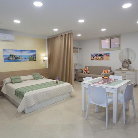 Theos Holidays Apartments جيارديني ناكسوس المظهر الخارجي الصورة