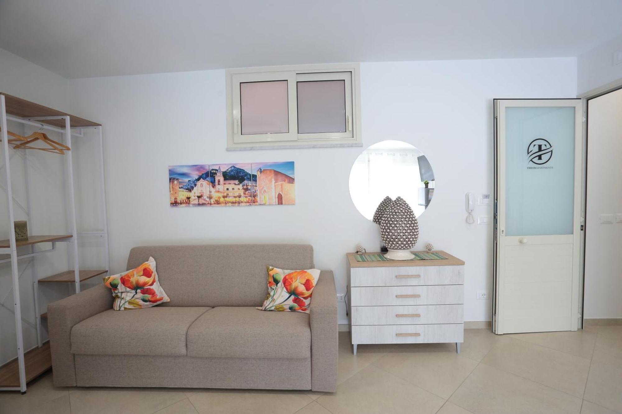 Theos Holidays Apartments جيارديني ناكسوس المظهر الخارجي الصورة