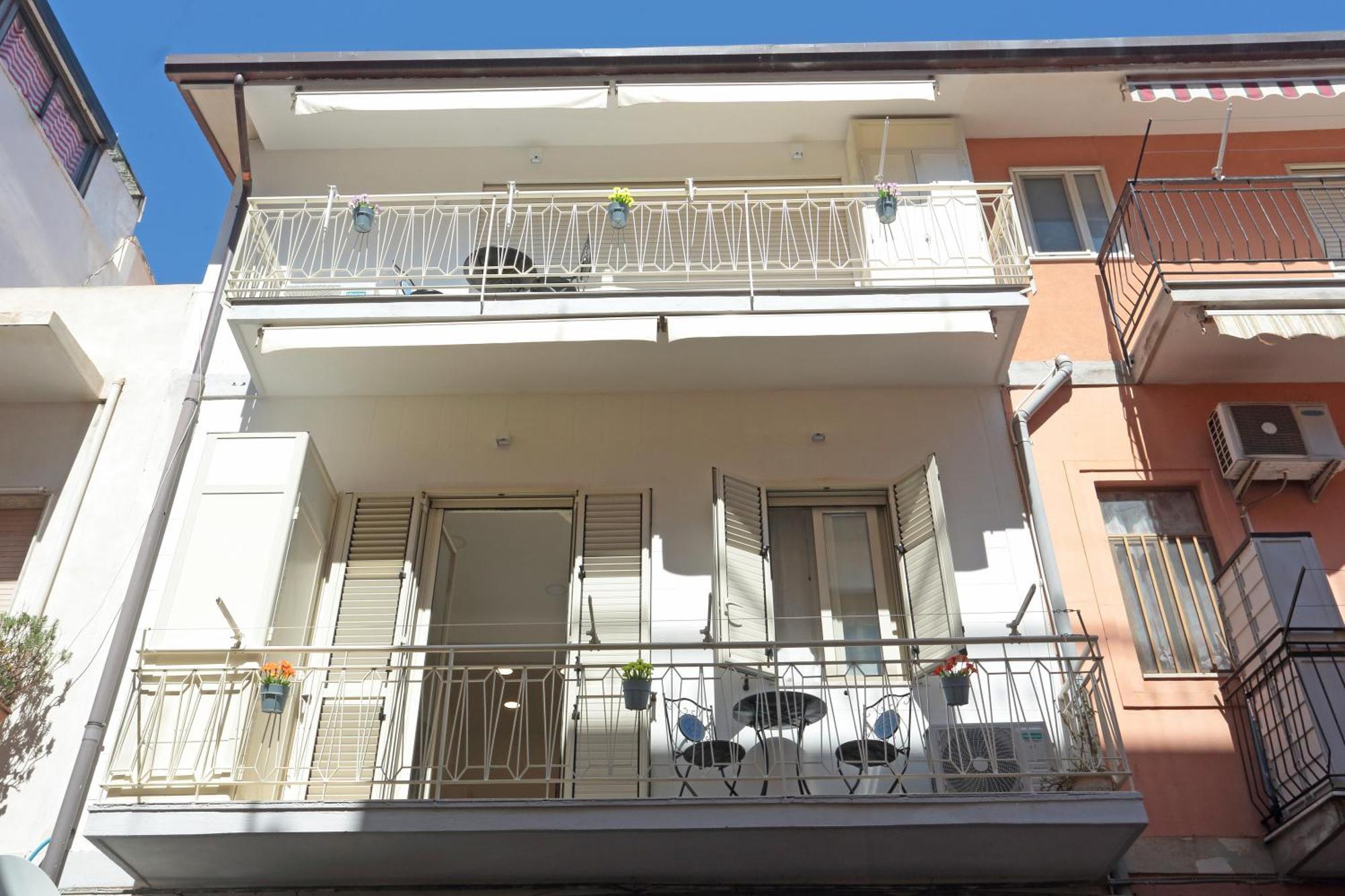 Theos Holidays Apartments جيارديني ناكسوس المظهر الخارجي الصورة