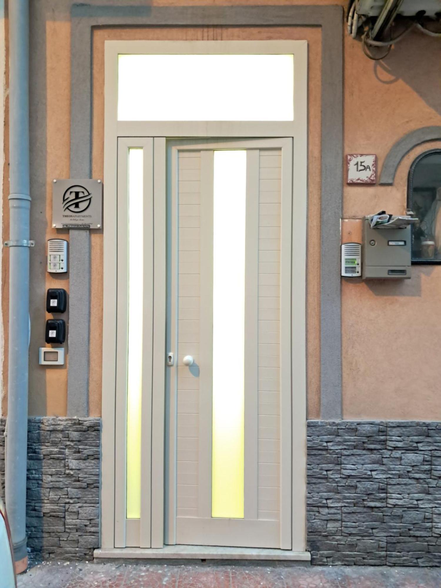 Theos Holidays Apartments جيارديني ناكسوس المظهر الخارجي الصورة